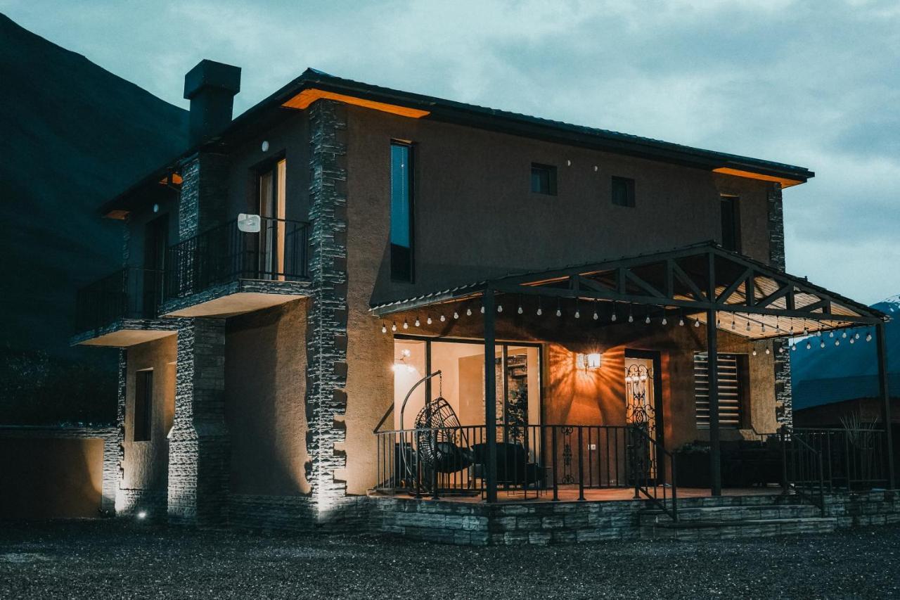 Holiday Home Stepantsminda Exterior photo